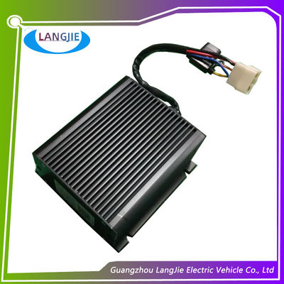 Suku Cadang Kereta Listrik Hitam Golf Cart DC Converter Dual Output Type 150mm * 150mm * 45.5mm