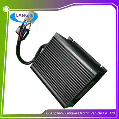 Suku Cadang Kereta Listrik Hitam Golf Cart DC Converter Dual Output Type 150mm * 150mm * 45.5mm